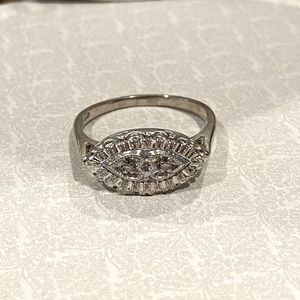 Sterling silver vintage ring!